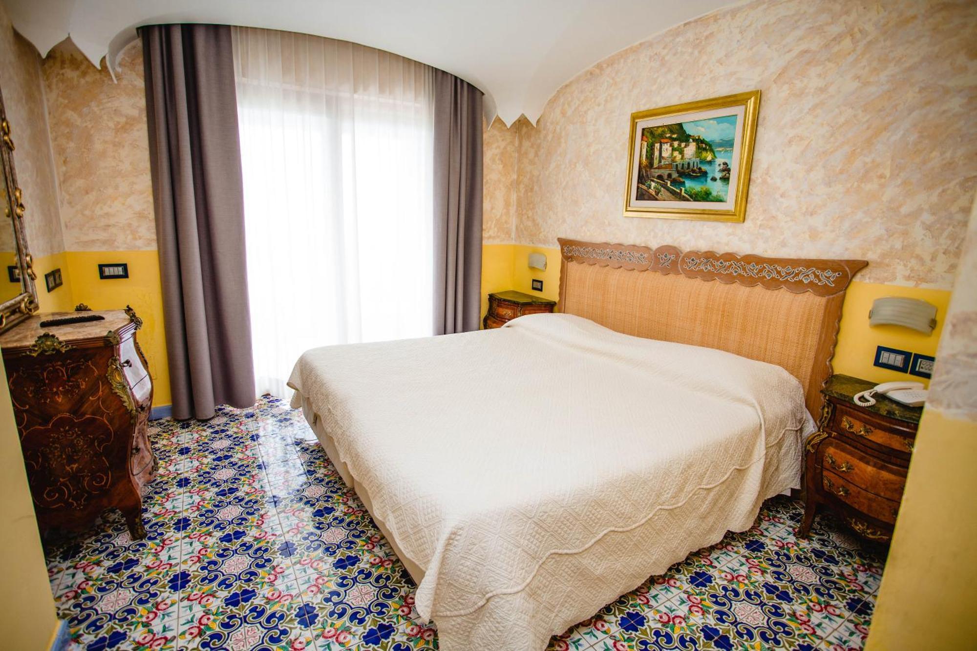 Strand Hotel Delfini Ischia Exterior foto