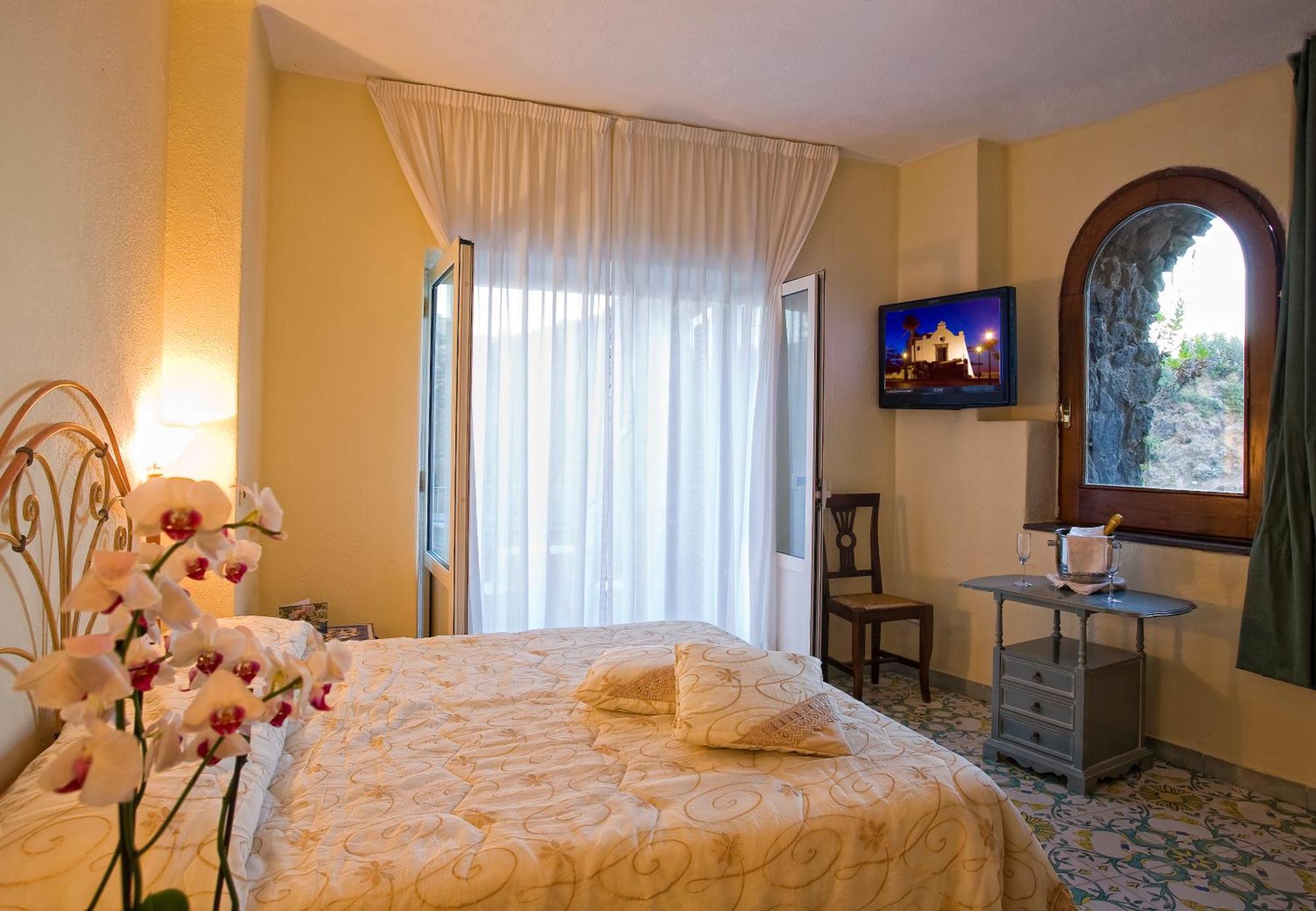 Strand Hotel Delfini Ischia Exterior foto