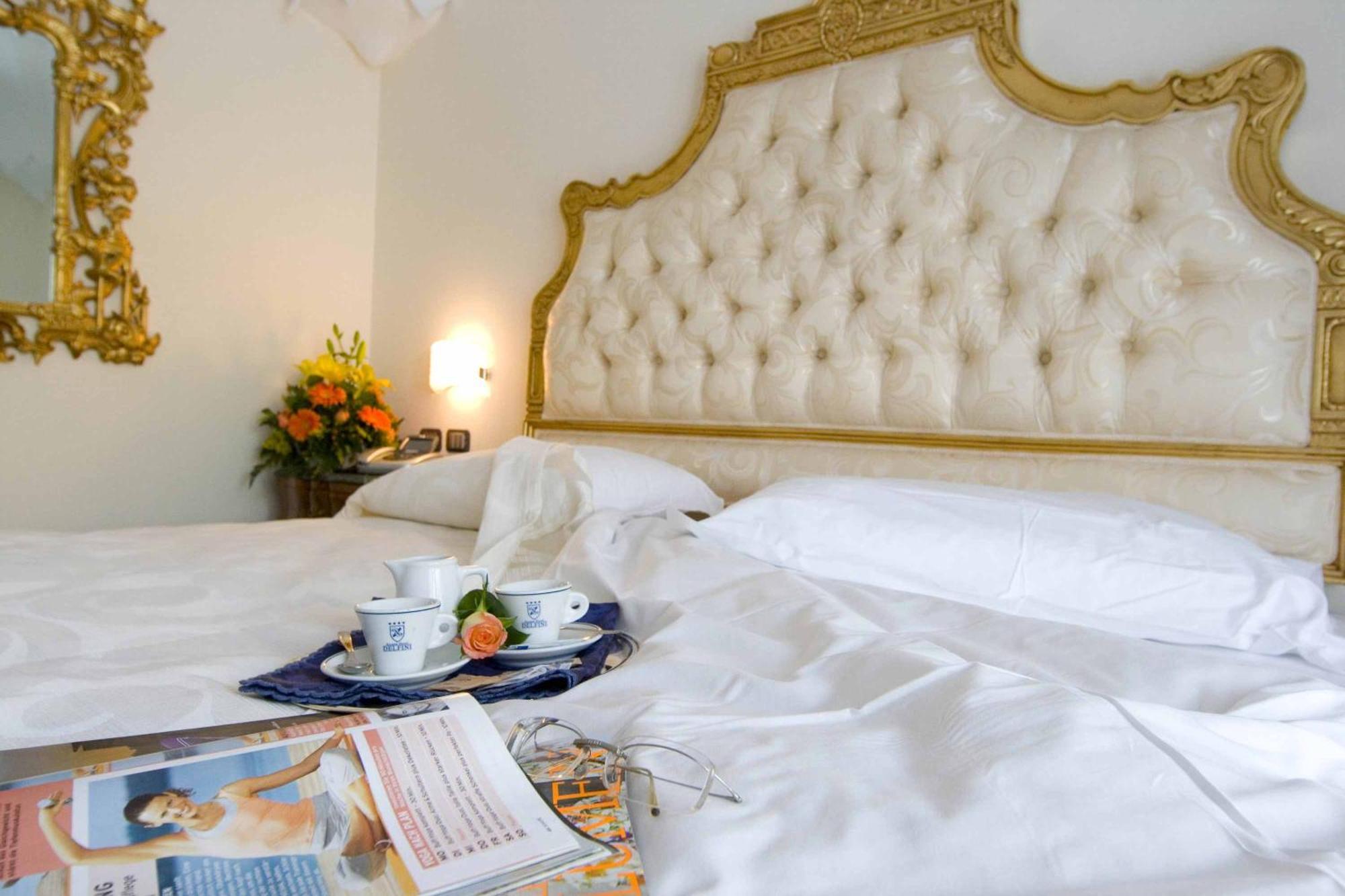 Strand Hotel Delfini Ischia Exterior foto