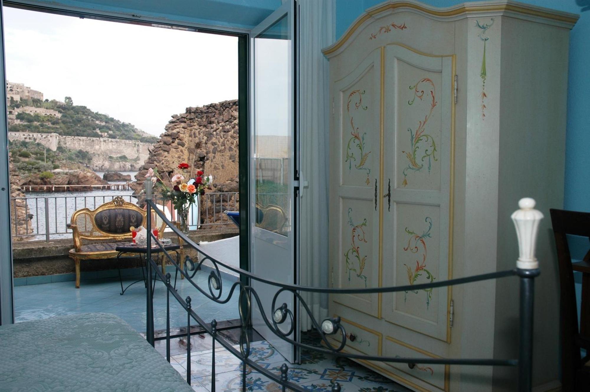 Strand Hotel Delfini Ischia Exterior foto