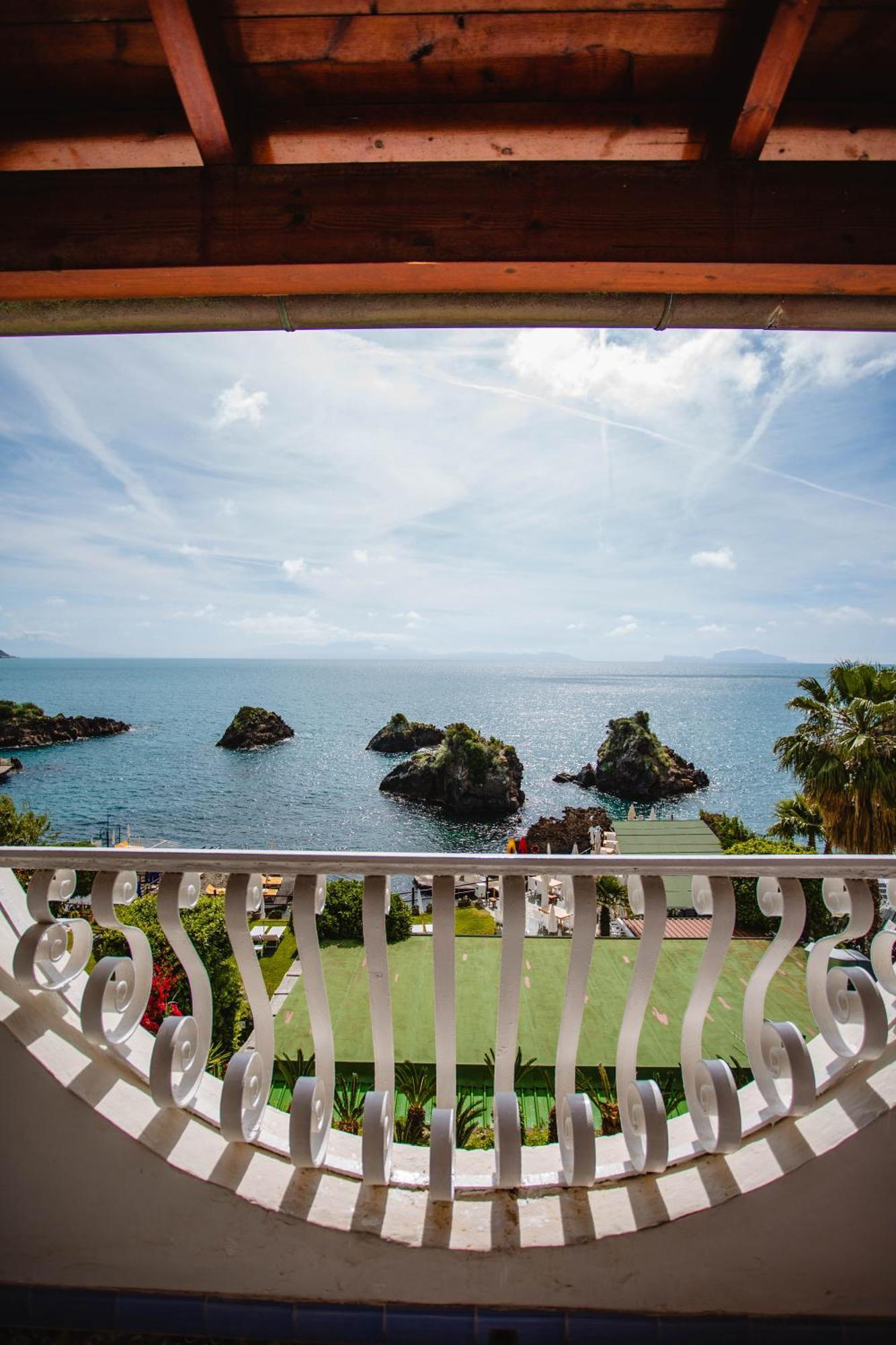 Strand Hotel Delfini Ischia Exterior foto